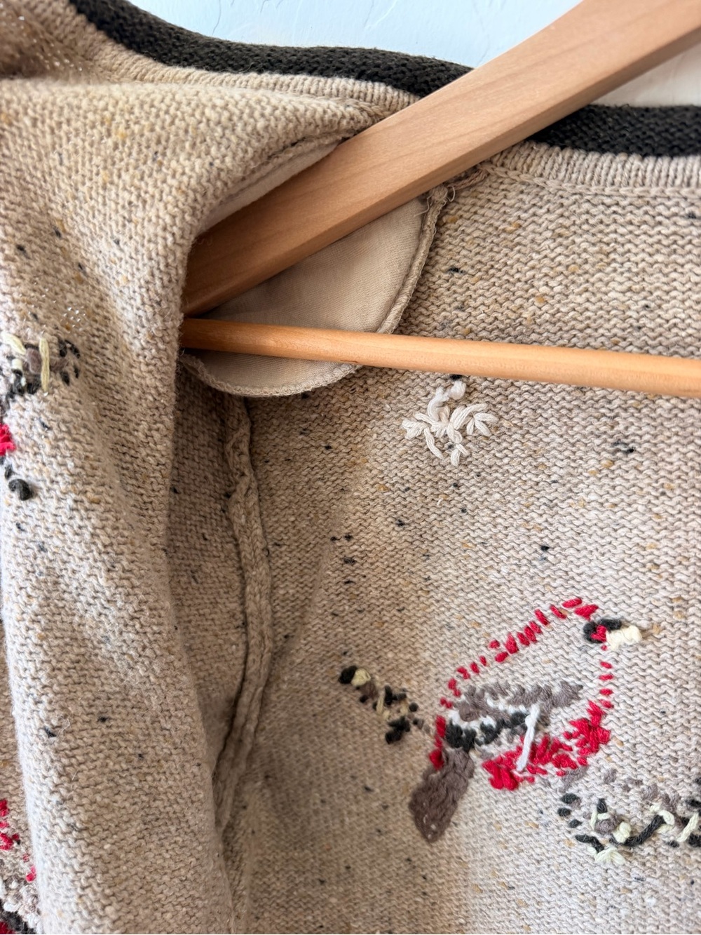 Classic Beige Bird-Embroidered Women's Cardigan Sweater - Picture 4 of 5